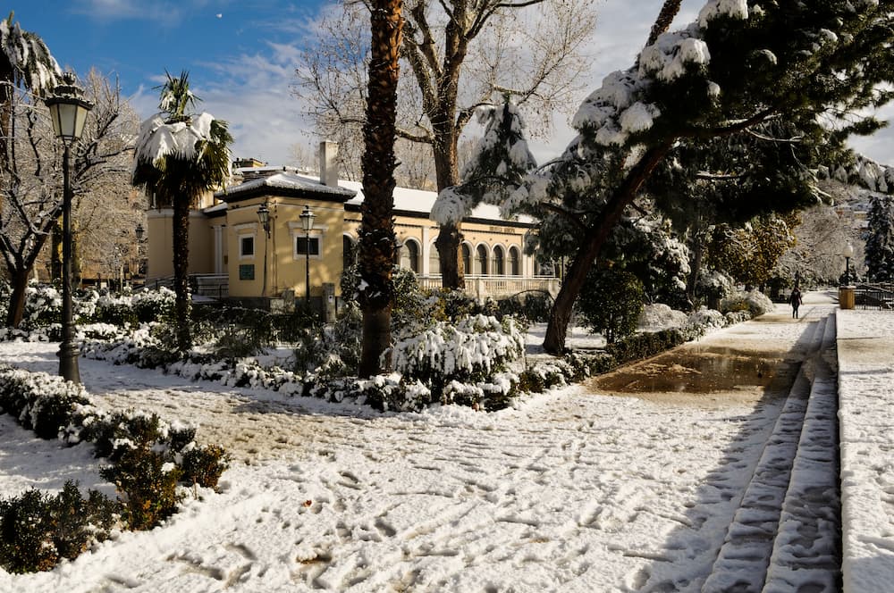une habitation durant l'hiver qui représente la treve hivernal
